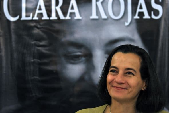 El su libro Betancourt escribió que Rojas había edido permiso a guerrilleros de las FARC para tener a su hijo Emmanuel.