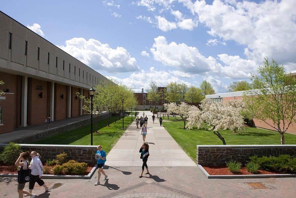 Más de 100 estudiantes se contagian de coronavirus en una universidad de Nueva York