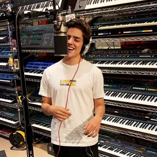 Ángel ya había mostrado 
<b><a href="https://www.univision.com/entretenimiento/de-sorpresa-el-hijo-de-gloria-trevi-que-nacio-en-la-carcel-canta-en-concierto-de-su-madre-video">el talento que heredó</a></b> de su madre, cuando subió al escenario en un concierto que ofreció Gloria Trevi en McAllen, Texas, en agosto de 2017.