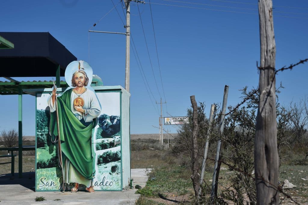 Los cuerpos de los dos Santos fueron entonces trasladadas a Roma y sus reliquias se encuentran en un altar de la Basílica de San Pedro en el Vaticano, desde donde se les venera por creyentes de todo el mundo.