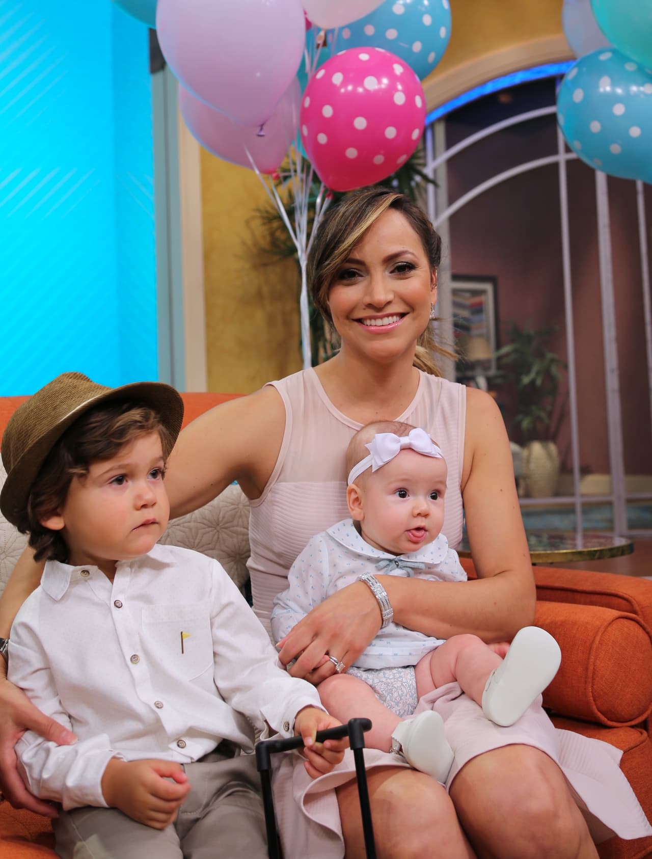 La vimos llegar con Bruce en brazos y después con la pequeña Alana.