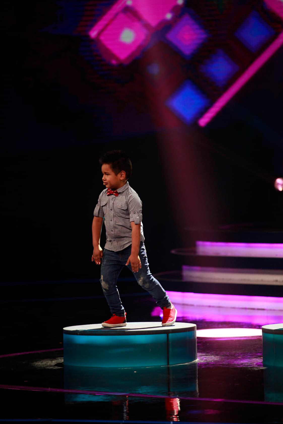 Ojitos cerrados, caritas, bracitos y pies. Listo, el pequeño estaba decidido a volver a encanta ra Verónica Castro.