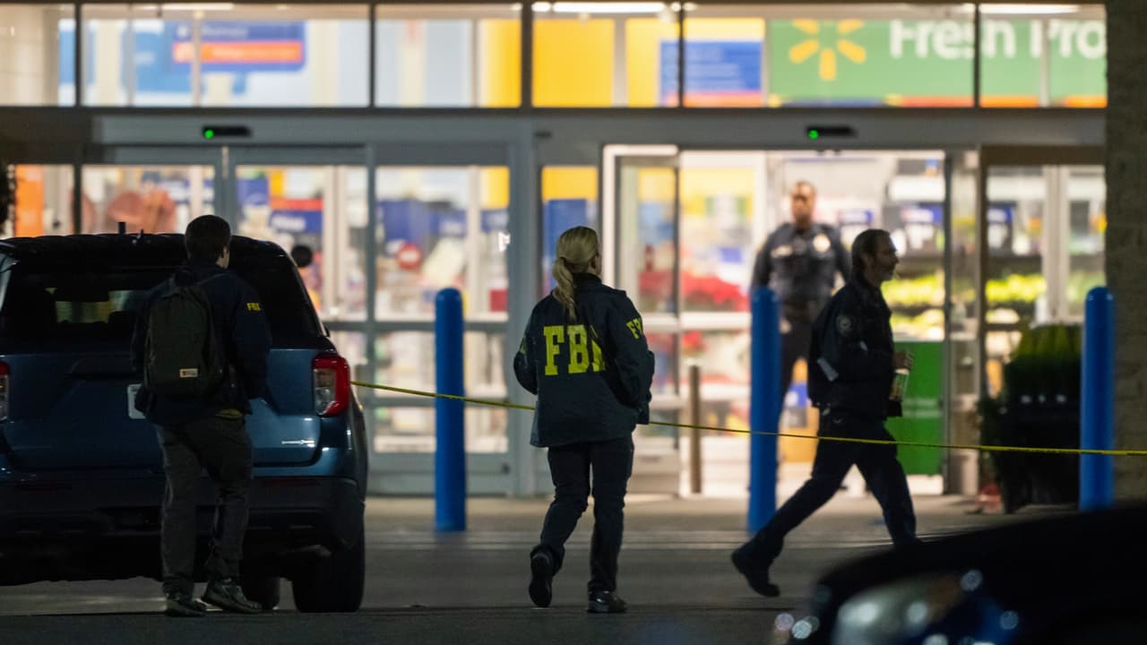 Dos minutos más tarde, a las 10:14 pm, llegaron los primeros agentes a la escena.