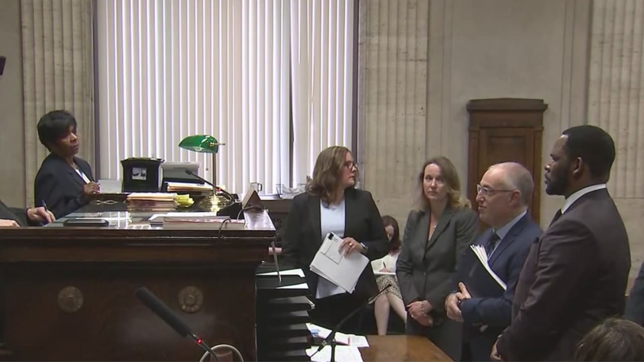 Le niegan fianza al cantante R. Kelly luego de que se presentara en corte