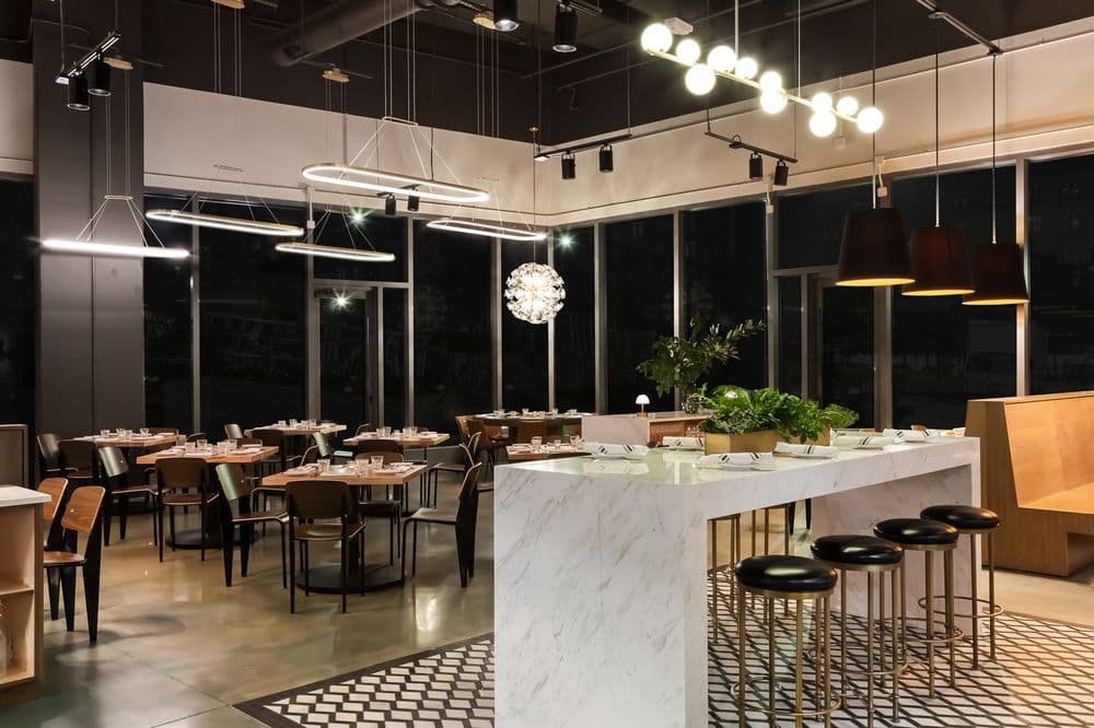 <b>Cucciolo Terrazza </b>
<br>Dirección: 4200 Six Forks Rd Ste 100 Raleigh, NC. 27609
<br>Teléfono: (919) 747-7887
<br>Sitio web: 
<a href="http://cuccioloraleigh.com">http://cuccioloraleigh.com</a> 
<br>
<b><a href="https://www.yelp.com/map/cucciolo-terrazza-raleigh">Cómo llegar</a></b>
<br>
<br>Una usuaria de Yelp dijo: “Veo este restaurante como un gran lugar para eventos y citas. Tienen un menú bastante único con opciones para todos y todo tipo de carne. Todos los platos están bien presentados y son sabrosos”.