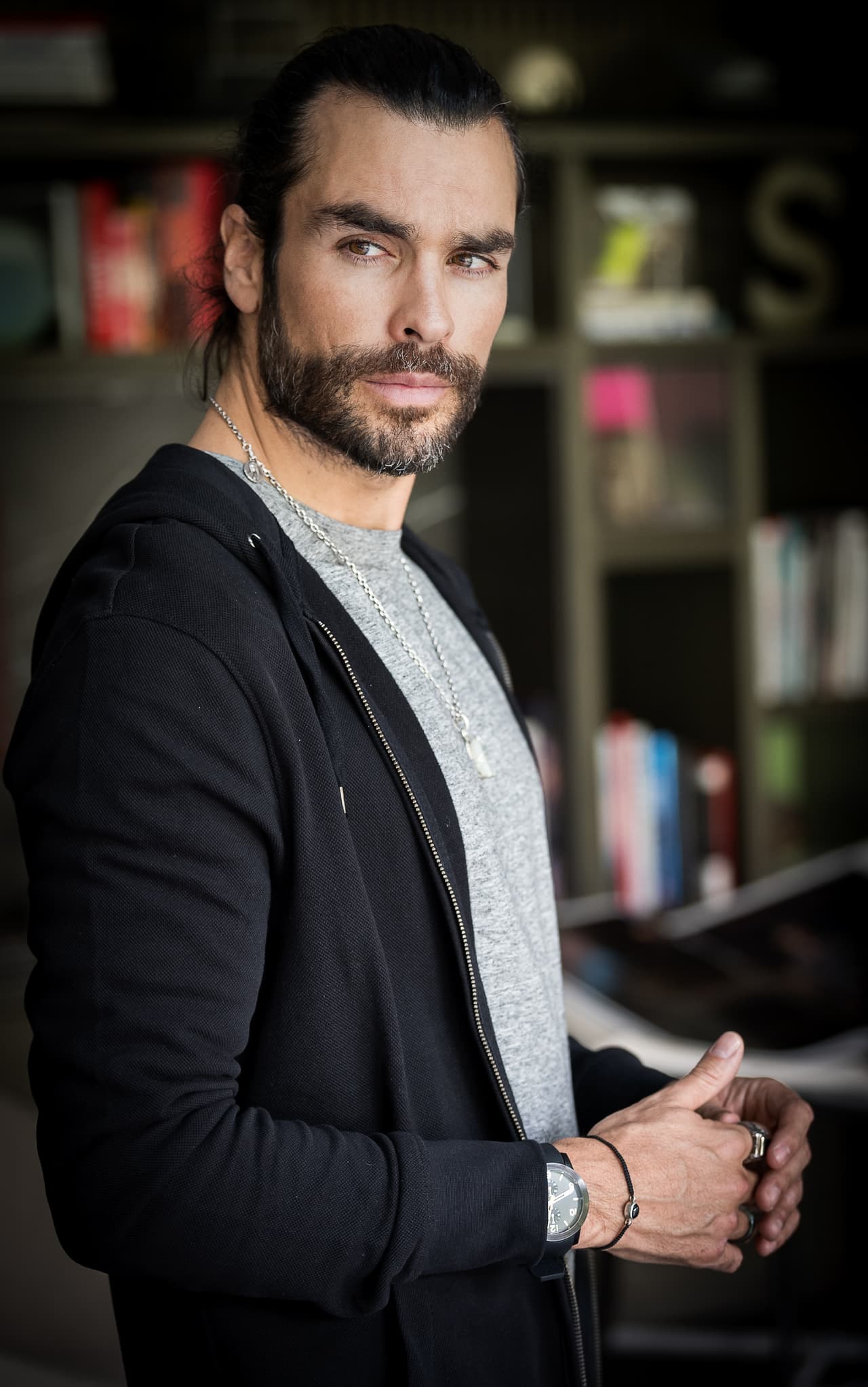 <b>Gonzalo García Vivanco</b> dará vida al hijastro de Catalina Creel, 
<b>José Carlos,</b> cuya madre murió desde pequeño y tras la boda de su padre con Catalina, ha vivido alejado de su hermano y su padre.