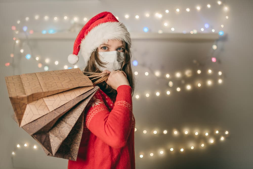 <b>SAGITARIO</b>
<br>Un signo con las mejores intenciones pero que puede ser un tanto distraído por su vida diaria, así que podría olvidar conseguir los regalos y termina de última hora saliendo a ver qué consigue en el supermercado. No importa, la intención es lo que cuenta, ¿verdad?