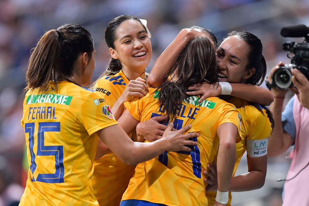 Así mismo, también existirá una regla de menores y los clubes tendrán que cumplir con por lo menos mil minutos en la cancha con futbolistas nacidas en el 2001.