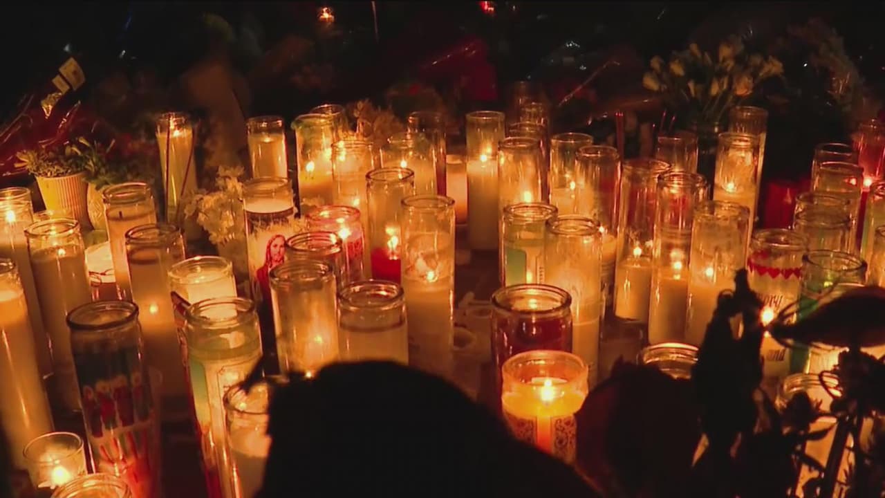 "Más que vecinos somos familia": con veladoras y flores rinden tributo a víctimas de la masacre de Monterey Park