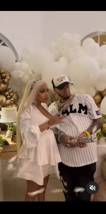 La cantante y el rapero confirmaron la noticia la noche de este lunes 21 de noviembre. 
<br>