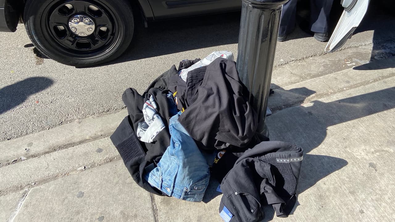 Cinco personas fueron detenidas en el centro de Chicago tras llevar a cabo un robo organizado en la avenida Michigan.
