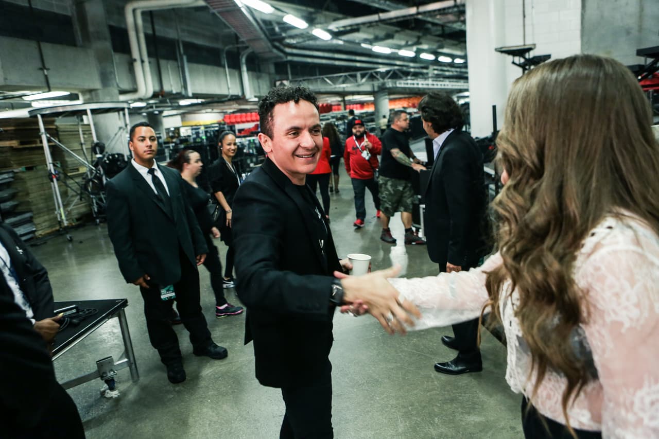 Una cosa fue lo que viste en televisión y otra lo que te perdiste. Pero, relax! Nuestro lente te trae el detrás de cámaras de la esta entrega de Premio Lo Nuestro.