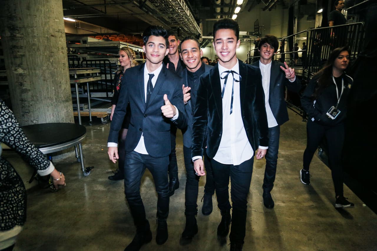 Una cosa fue lo que viste en televisión y otra lo que te perdiste. Pero, relax! Nuestro lente te trae el detrás de cámaras de la esta entrega de Premio Lo Nuestro.