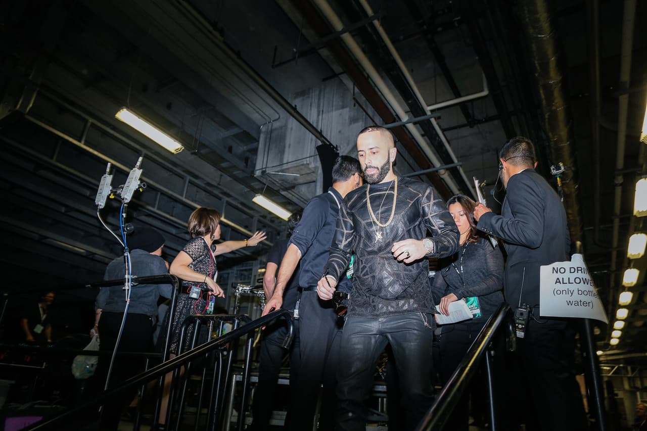 Una cosa fue lo que viste en televisión y otra lo que te perdiste. Pero, relax! Nuestro lente te trae el detrás de cámaras de la esta entrega de Premio Lo Nuestro.