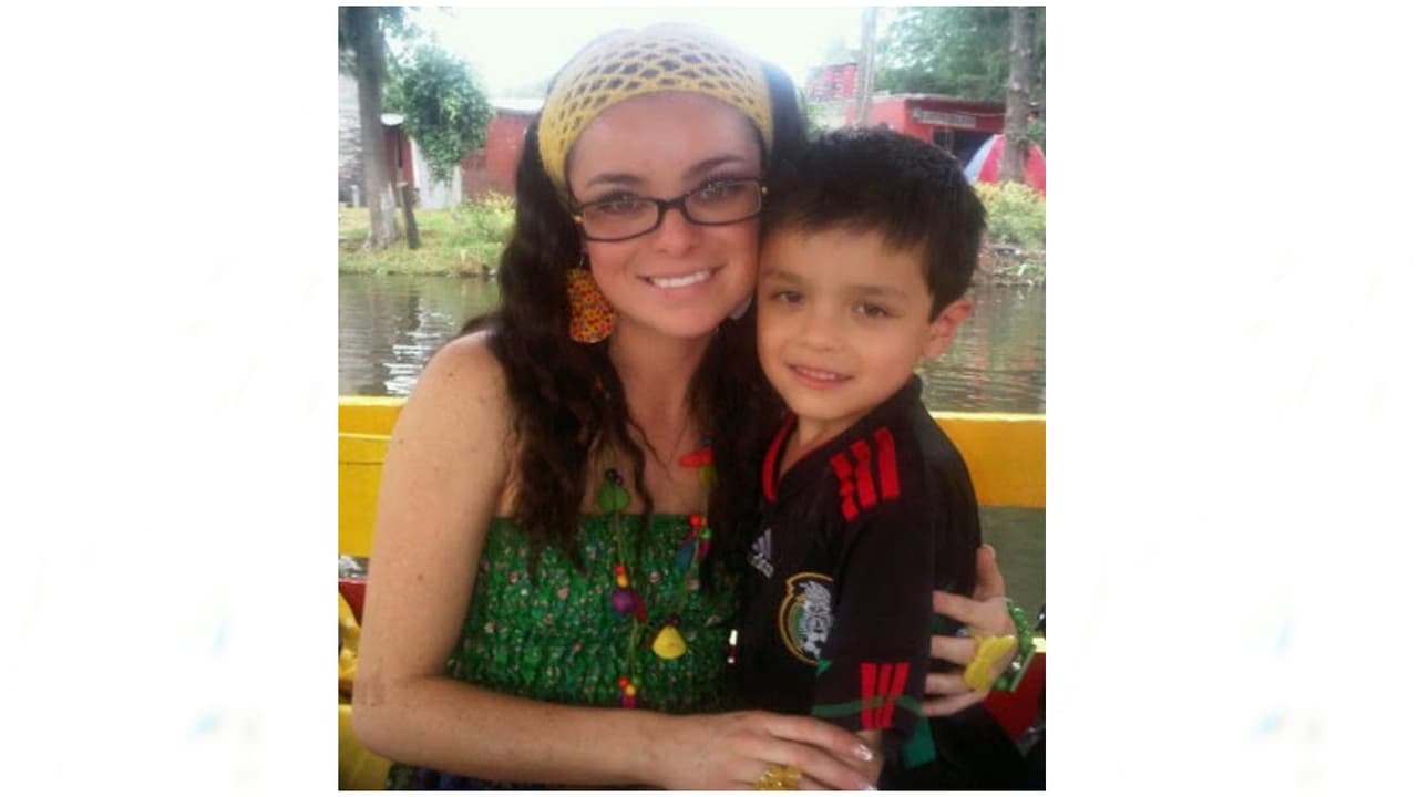 La actriz debutó como madre cuando solo tenía 18 años y de acuerdo a una entrevista que le concedió a la revista 'Quién', se encontraba embarazada mientras estudiaba en el CEA y trabajaba en la telenovela 'Entre el amor y el odio'.