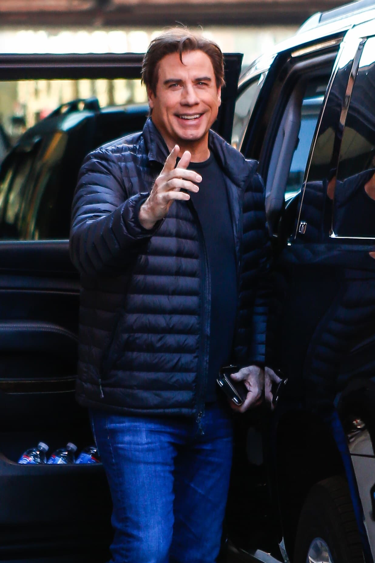 Sin embargo, el actor de 'Fiebre de sábado por la noche' no quiso perder la melena que lo caracterizó en sus famosas cintas.