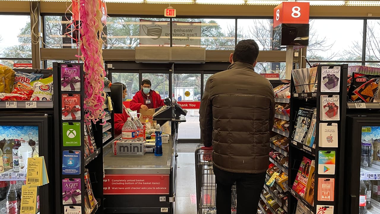 Los supermercados han estado trabajando arduamente en las últimas horas.