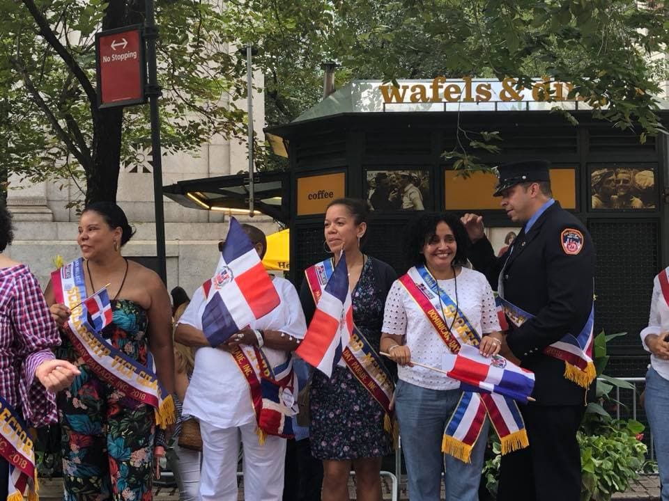 El Desfile Dominicano siempre se realiza el segundo domingo de agosto, coincidiendo con el aniversario del inicio de la Guerra de la Restauración.