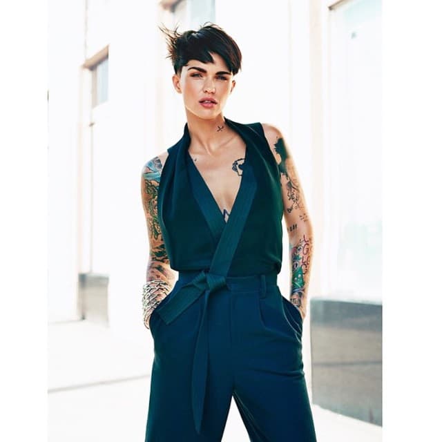 Entre sus prendas favoritas se encuentran los jumpsuits.