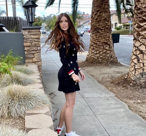 La noche del miércoles 6 de noviembre, Marlene Favela publicó una serie de fotografías en su
<b><a href="https://www.instagram.com/marlenefavela/?hl=es-la" target="_blank">cuenta de Instagram</a></b> donde modela un vestido azul y reconoció que no quiere que
<b> </b>su esposo la vea
<b> </b>todo el día en ropa de dormir.