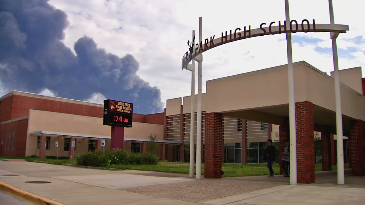 Las escuelas del distrito escolar de Deer Park estuvieron abiertas este martes, pero más de 3,000 estudiantes no se presentaron a clases.