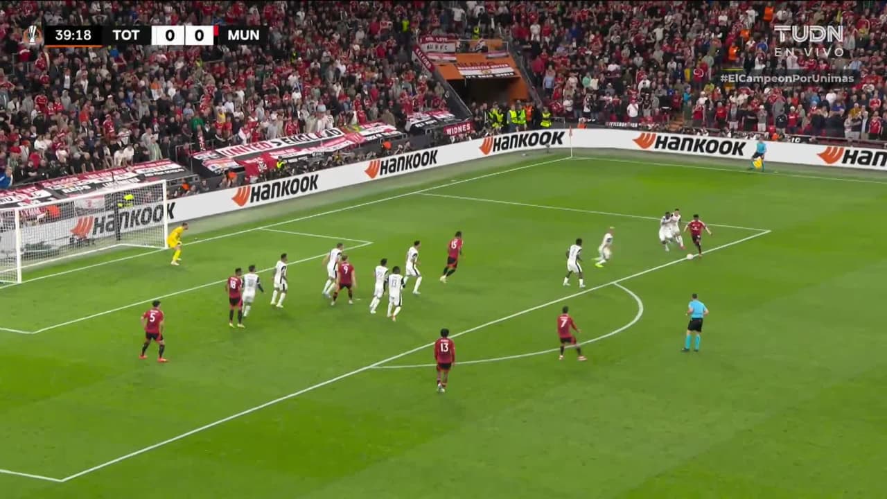 ¡TIRO ATAJADO! disparo por Amad Diallo.