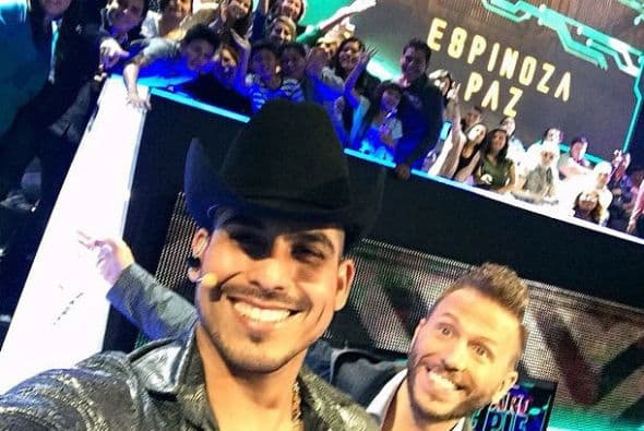 Paz se ha convertido en todo un experto tomando selfies y Noel apareciendo en ellas.