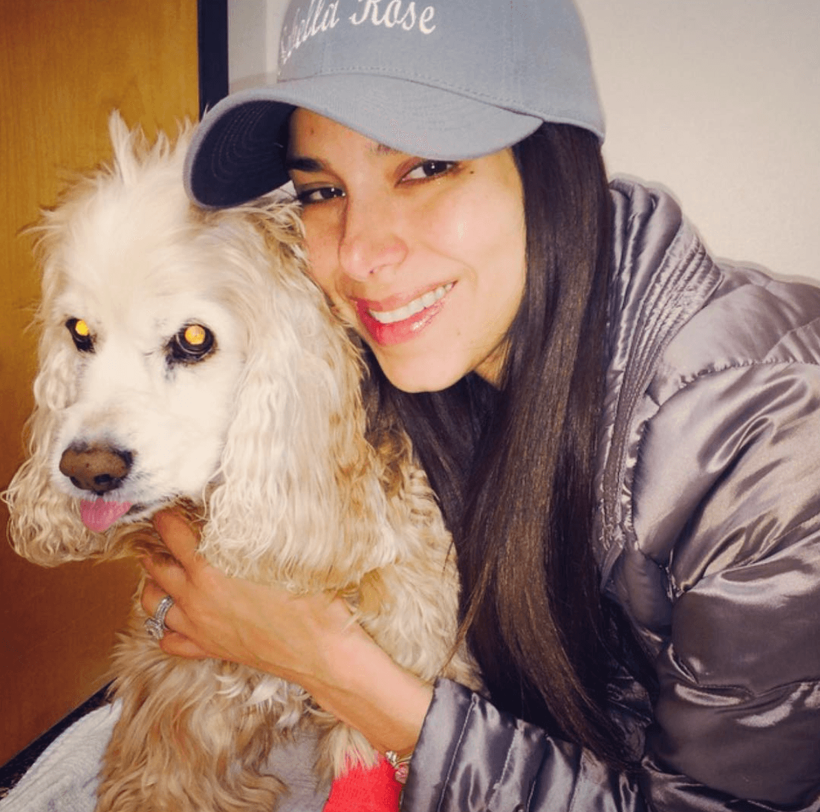 Días antes de dar a luz a su segundo hijo, Roselyn Sánchez sufrió la pérdida de su perro Uzo. "Te amo tanto mi Uzo... gracias por casi 18 años de lealtad y amor. Siempre serás mi guerrero... Descansa en paz".