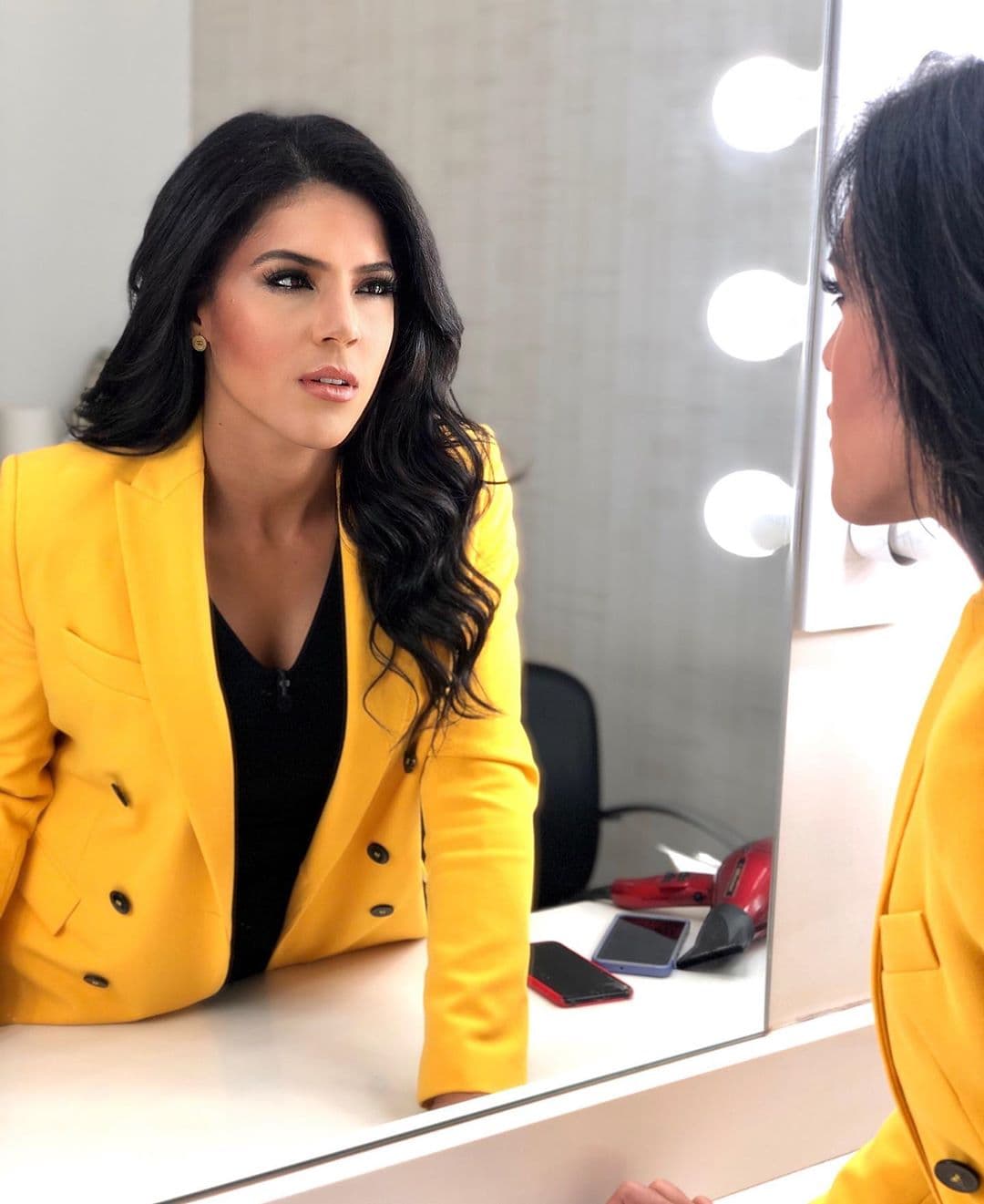 La dominicana confiesa que, como muchos, ella también a veces tiene que escuchar esas dos voces en su interior, la que te alienta y la que te baja las pilas. Y es labor de cada uno darle fuerza a la que nos inspira a ser mejores.