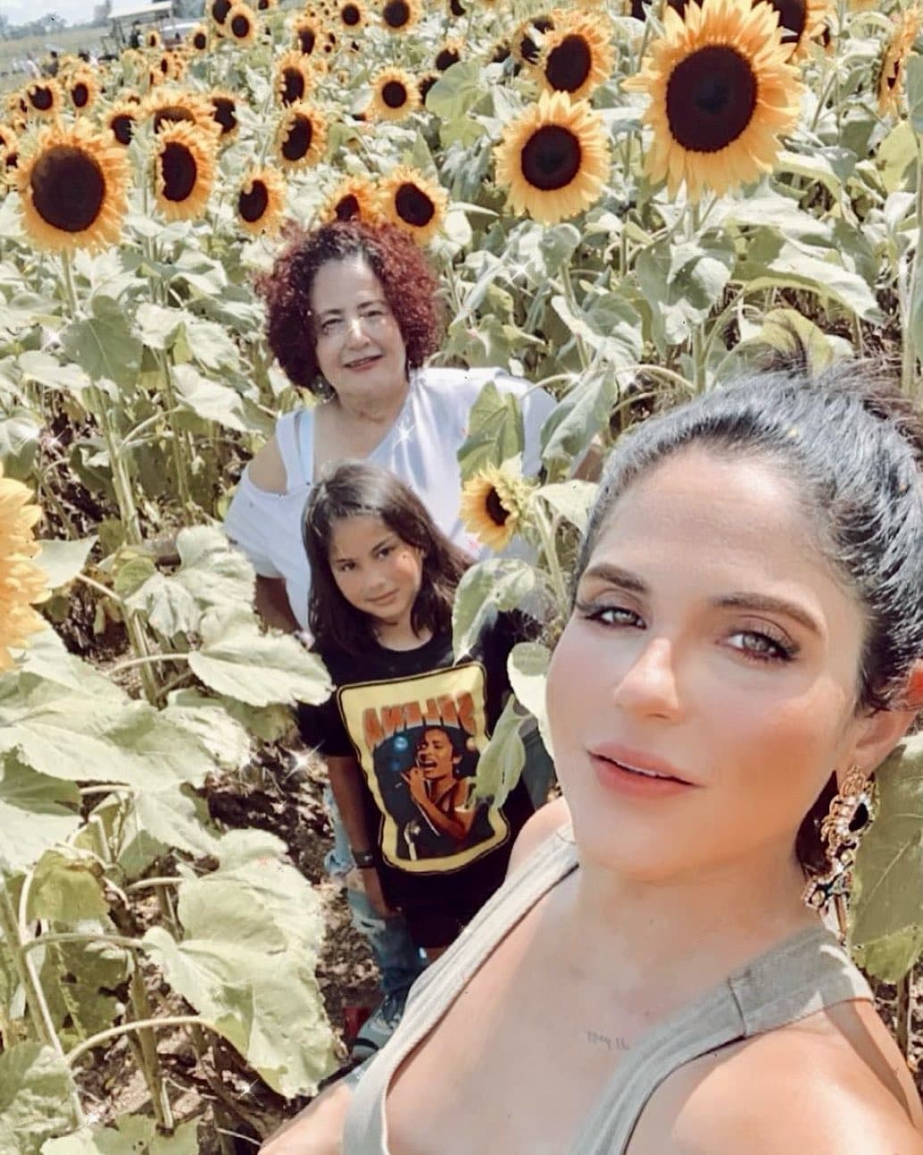 En su cuenta de Instagram no podían faltar unas palabras para su mami: "De todas las mamás del mundo, a mí me tocó la perfecta para cada una de mis necesidades, Dennise".