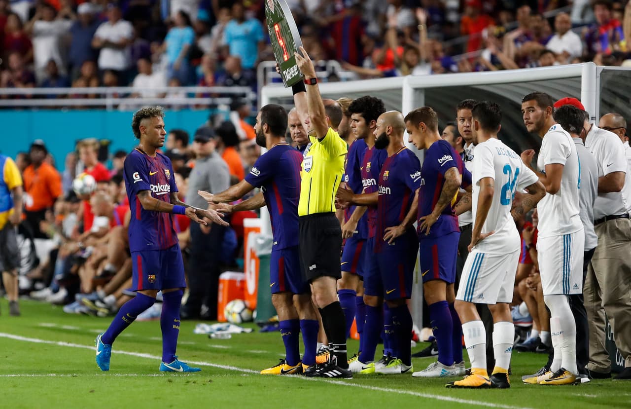 Neymar fue sustituido para el segundo tiempo y con eso vivió sus últimas horas como jugador de Barcelona.