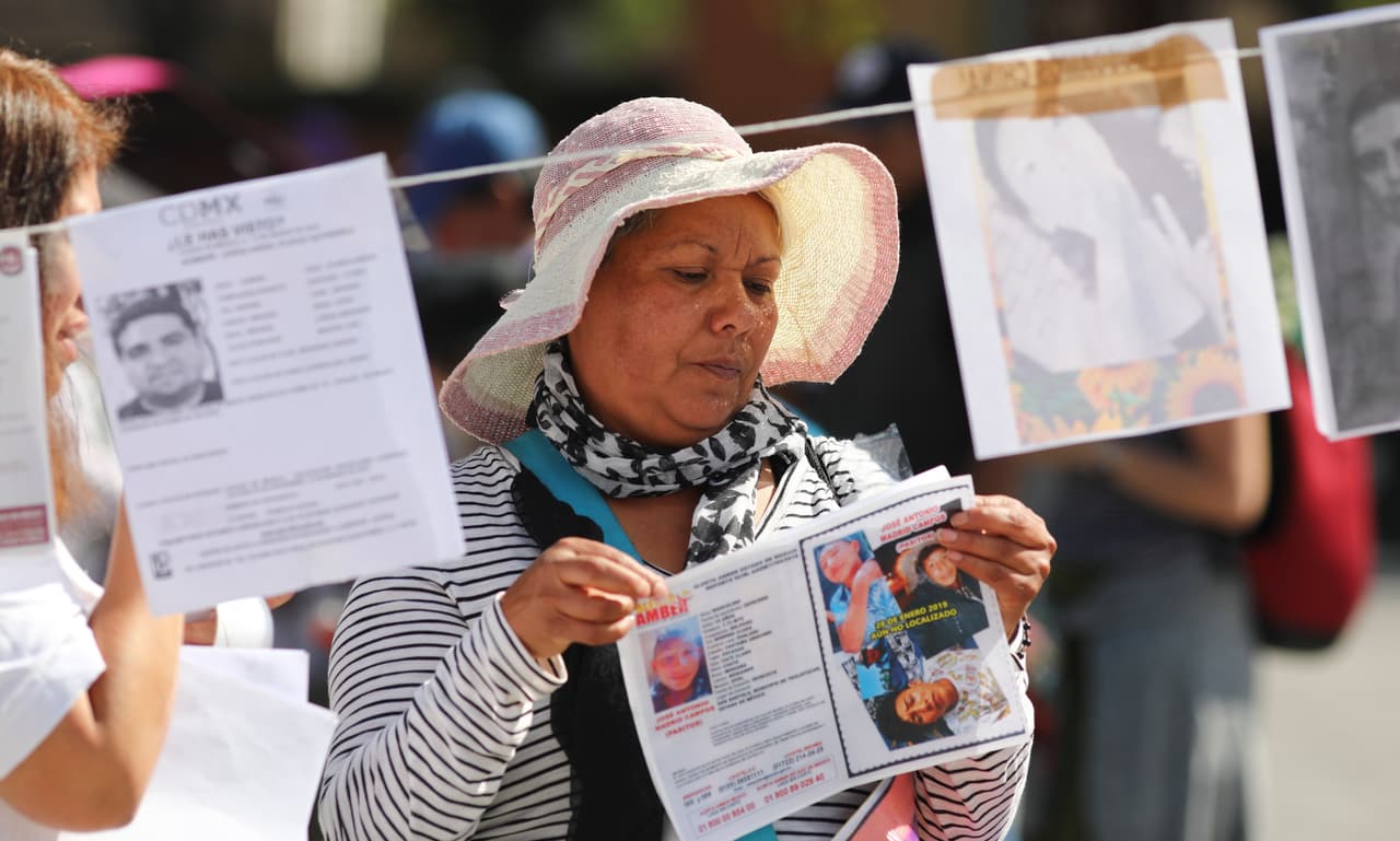 Una mujer llevaba fotografías e información personal de José António Madrid, desaparecido desde el 28 de enero de 2019.