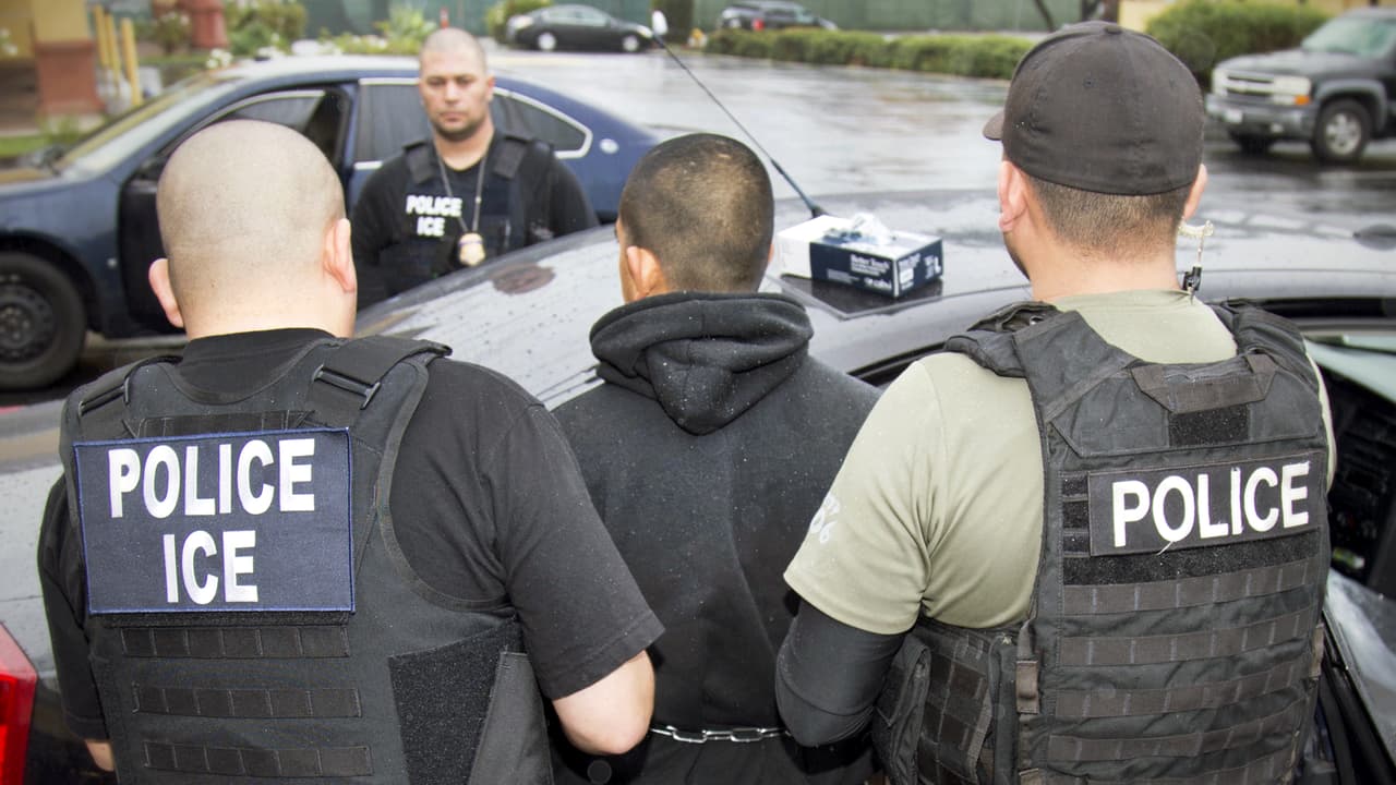El primer año de Trump, según cifras de ICE: más arrestos que terminan en deportación y más miedo 