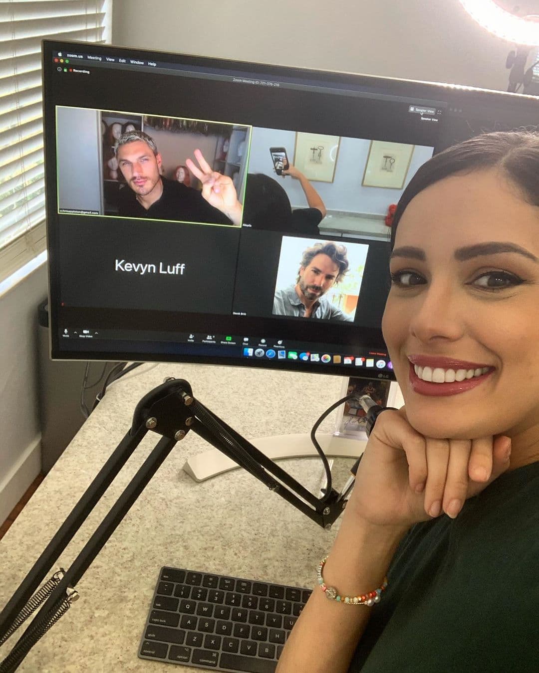 Aleyda Ortiz es femenina, sofisticada y conoce muy bien sus atributos, por lo que en cada enlace la vemos radiante.