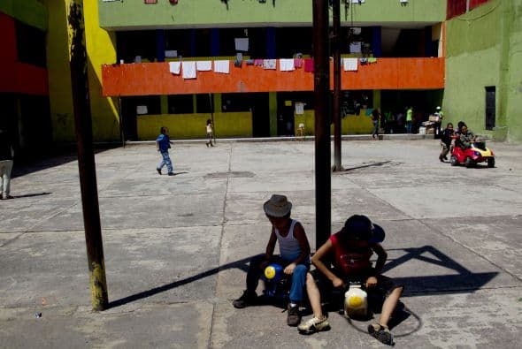 Dicen que una imagen dice más que mil palabras, pero para que no quede duda estas 30 fotos cuentan la historia del albergue 'La Gran Familia' ¿Quieres ver más? Más de 150 denuncias contra el albergue ‘La Gran Familia’ aquí