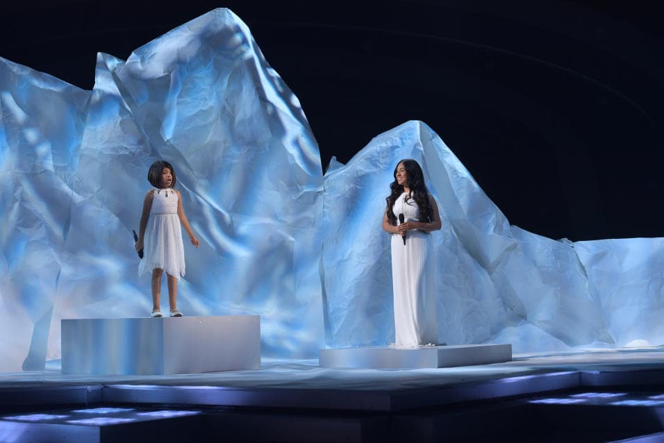 Hadasha y su hermana nos hechizaron con su voz al interpretar 'Volverte a amar'. 
<b><a href="http://www.univision.com/shows/pequenos-gigantes/hadasha-y-su-hermana-nos-hechizaron-con-su-voz-al-interpretar-volverte-a-amar-video" target="_blank">Mira la presentación</a></b>