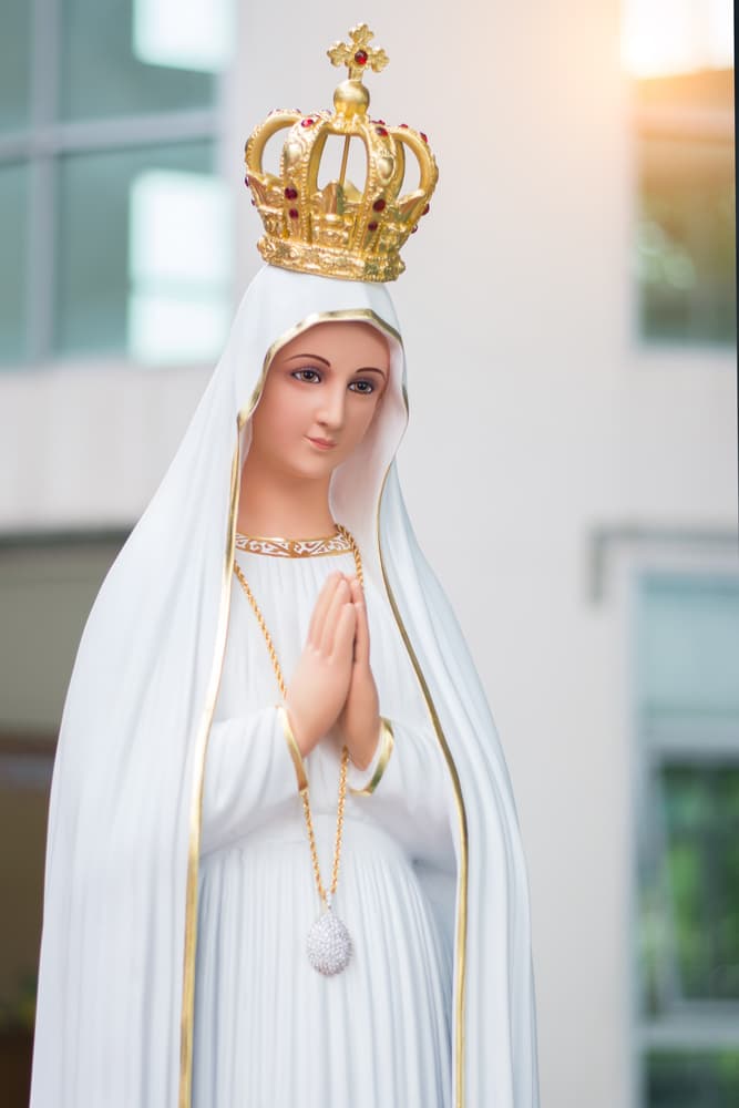 En posteriores visitas los niños fueron seguidos por miles de personas que se concentraban en el lugar donde se les aparecía. Entre las recomendaciones, según los testimonios de los niños, la Virgen les recordaba la importancia de la oración y del arrepentimiento de sus pecados.