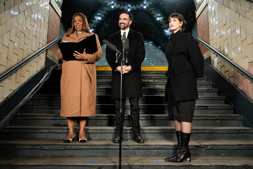 Zohran Mamdani asume como alcalde de Nueva York en ceremonia en la estación Old City Hall