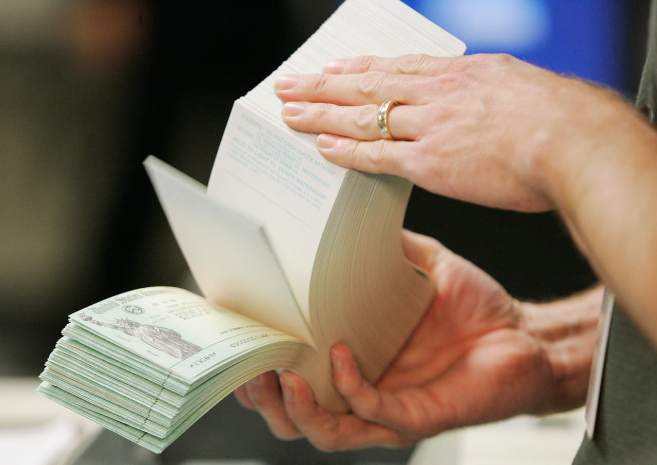 El Servicio de Recaudación Interna (IRS por sus siglas en inglés) informó que ya se han enviado más de 
<a href="https://www.irs.gov/newsroom/irs-statement-update-on-economic-impact-payments" target="_blank">100 millones de pagos</a> como parte del 
<b>segundo Pago de Estímulo Económico</b> aprobado en Estados Unidos para aliviar la crisis generada por el 
<a href="https://www.univision.com/temas/coronavirus">coronavirus</a>.