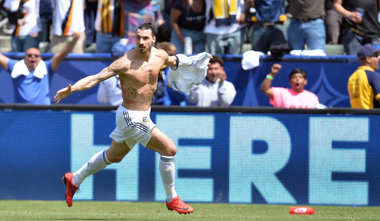 Solo 19 minutos y 2 goles bastaron para que Zlatan sea el Jugador de la Semana