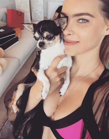 Belinda presumió a su adorable 'Gizmo' en las redes.