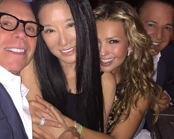 Compartió una velada increíble al lado de su esposo, y de los diseñadores Tommy Hilfiger y Vera Wang.