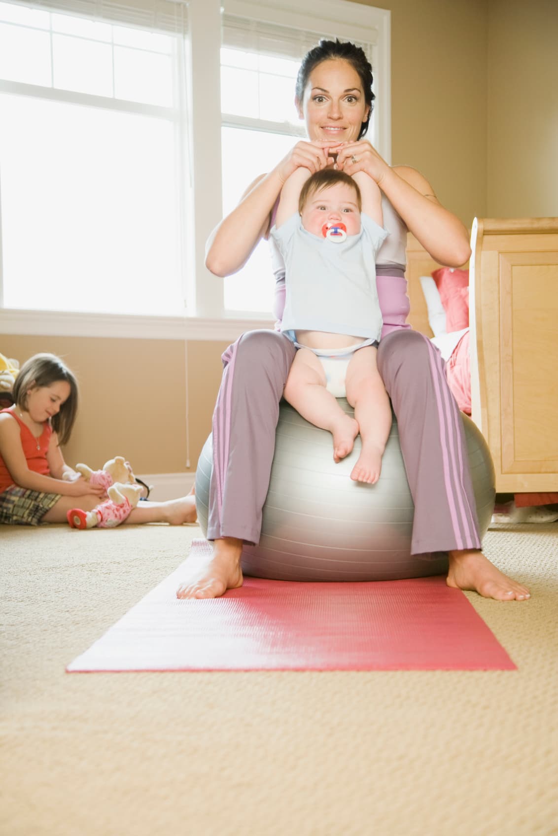 <b>+30 años. </b>A esta edad, la vida puede ser más intensa debido a la vida familiar, por lo que es importante mantener la capacidad cardiovascular y la fuerza, para que de este modo se pueda desacelerar un deterioro físico.