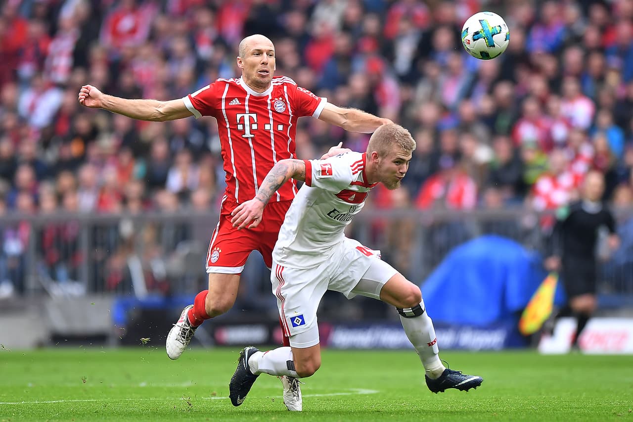 Aunque el colombiano James Rodríguez volvió a la concentración del equipo, el holandés Arjen Robben aún sigue entre los titulares.