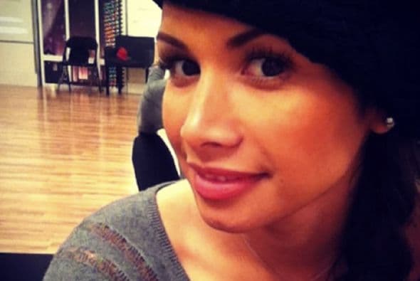 A través de las famosas fotos 'selfies' es como nuestra reina mantiene una estrecha relación con sus seguidores. Este tipo de fotos se han convertido en un fenómeno y no hay quién no se haya tomado una. Ahora puedes subir la tuya con el hashtag #NBLselfie para ganar un kit de belleza, los detalles aquí