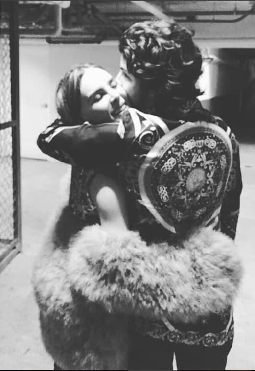 Lo mismo le ha pasado al compartir momentos especiales con su hermano “Nachito” como ella lo llama. Sus mensajes de amor detonan la confianza y camaradería que hay entre ambos: “tú y yo juntos hasta la eternidad”, escribió Belinda en su cuenta de Instagram.