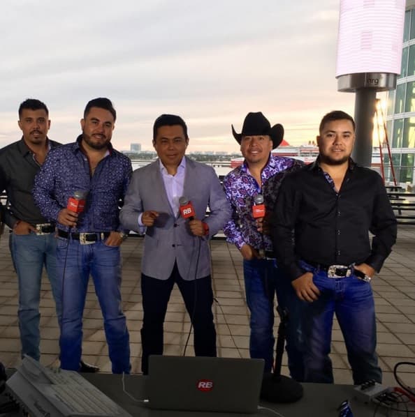 La Maquinaria Norteña estuvo visitando el show para hablar de su nominación.