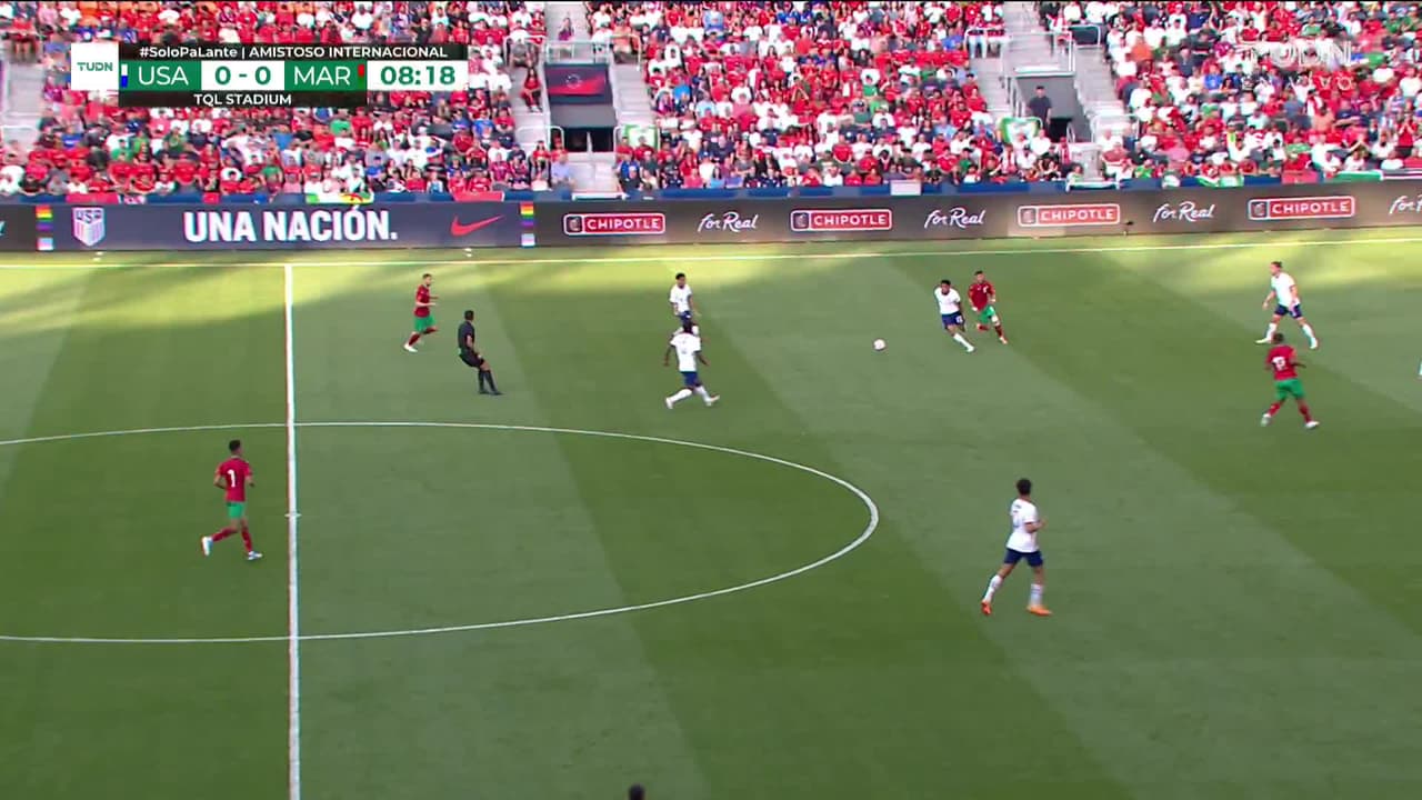 ¡TIRO ATAJADO! disparo por Timothy Weah.