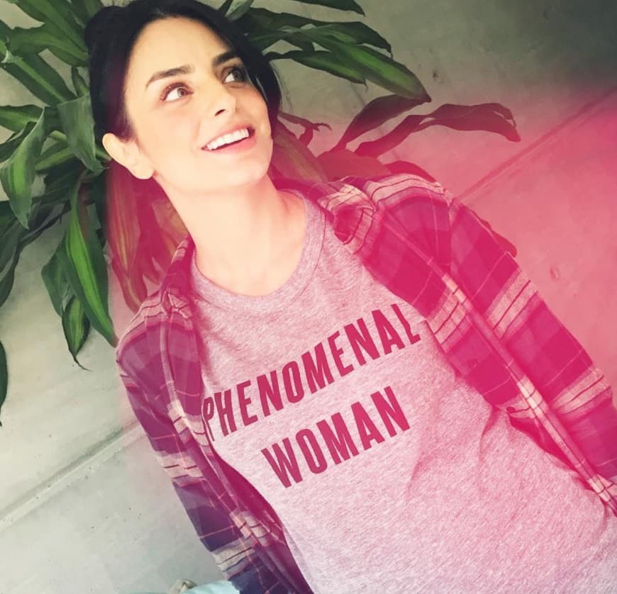 Para celebrar su primer baby shower, la actriz usó ropa cómoda que dejaba ver la pequeña pancita cuando apenas empezaba a salir.