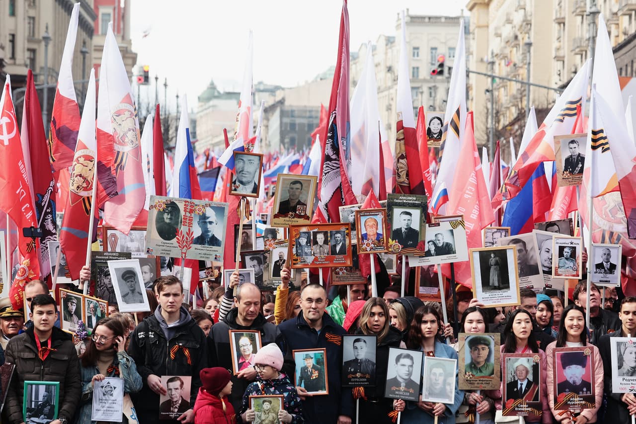 En su discurso,
<a href="https://www.univision.com/noticias/mundo/guerra-rusia-y-ucrania-que-es-la-otan-cuando-se-fundo-paises-miembros-de-la-otan">Putin volvió a regañar a Occidente por no prestar atención a las demandas rusas</a> de un retroceso en la expansión de la OTAN, argumentando que no dejaba otra opción a Moscú que lanzar una acción en Ucrania.